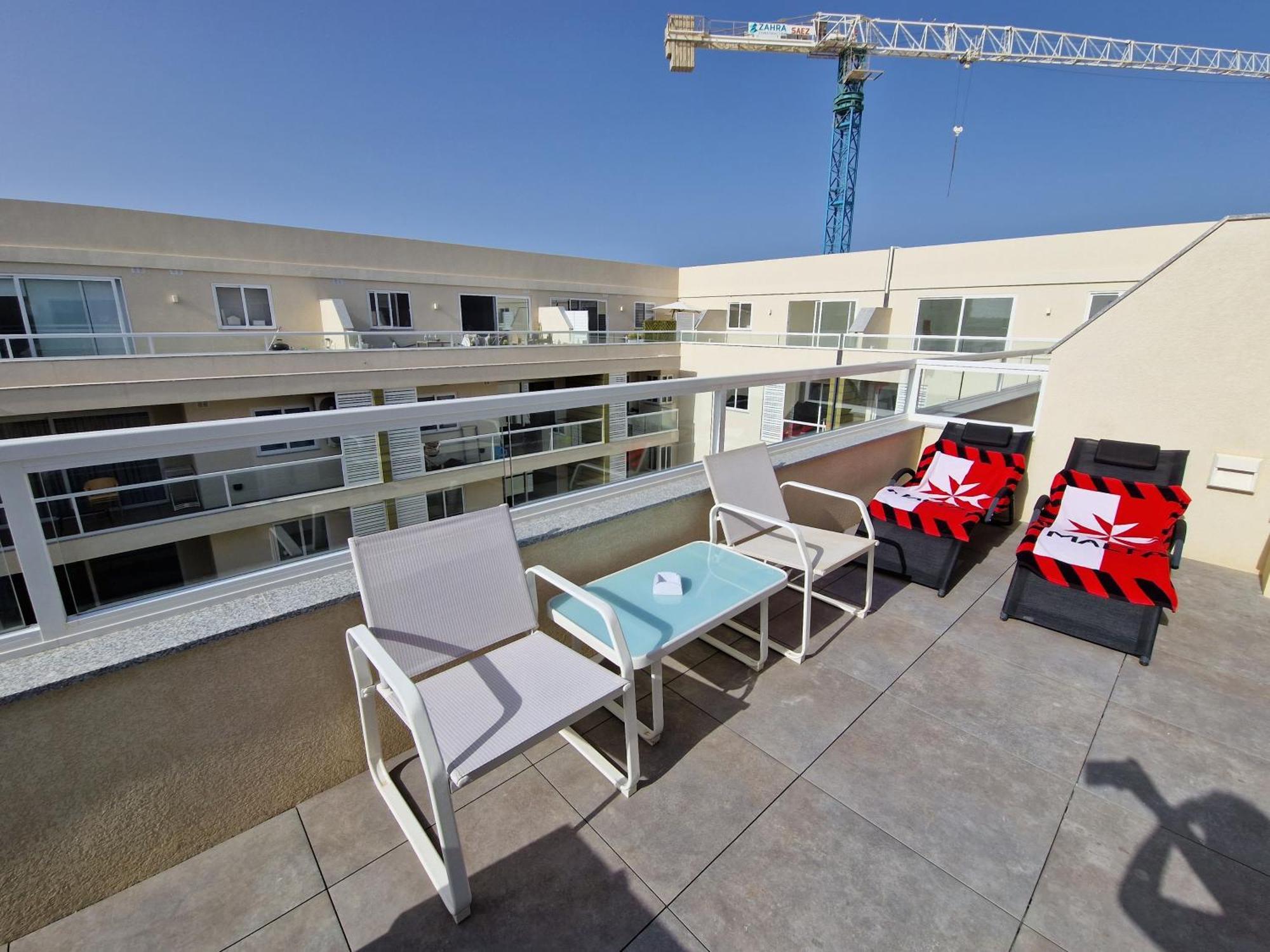Sea View New Penthouse Terrace & Garage Parking Lägenhet St. Paul's Bay Exteriör bild